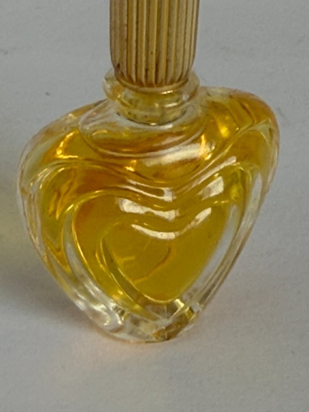 Vintage Escada Margaretha Ley edp Mini 4ml 0.14 oz Heart Bottle Rare - Picture 3 of 4